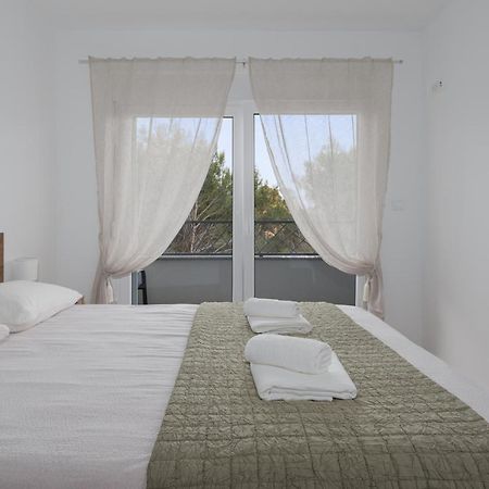 Number One Apartments Vir Luaran gambar