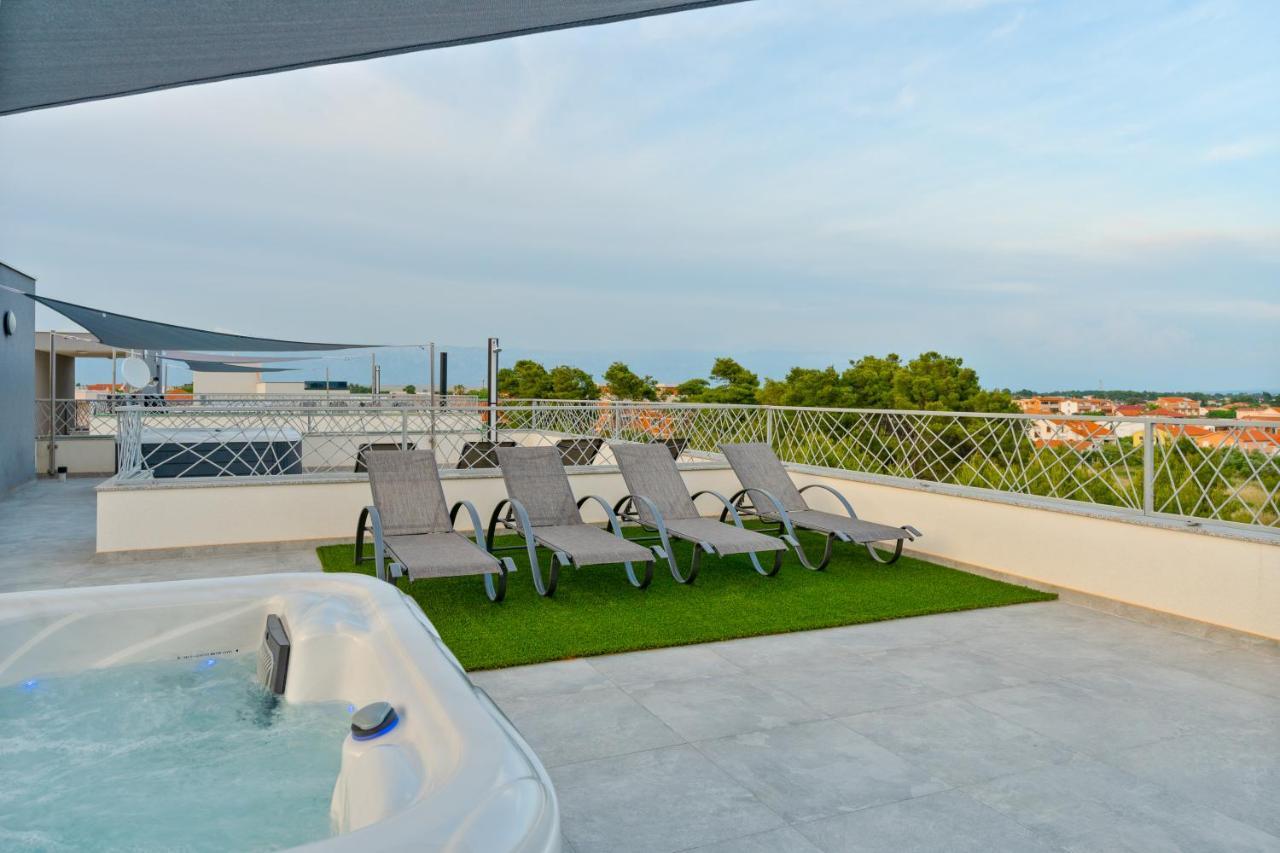 Number One Apartments Vir Luaran gambar