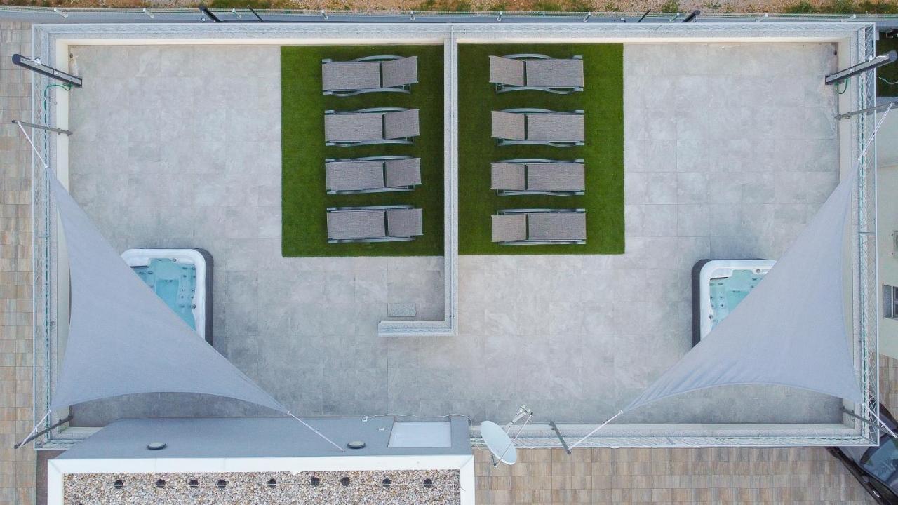 Number One Apartments Vir Luaran gambar