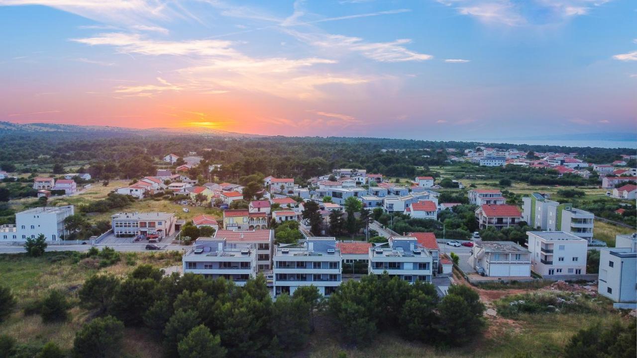 Number One Apartments Vir Luaran gambar
