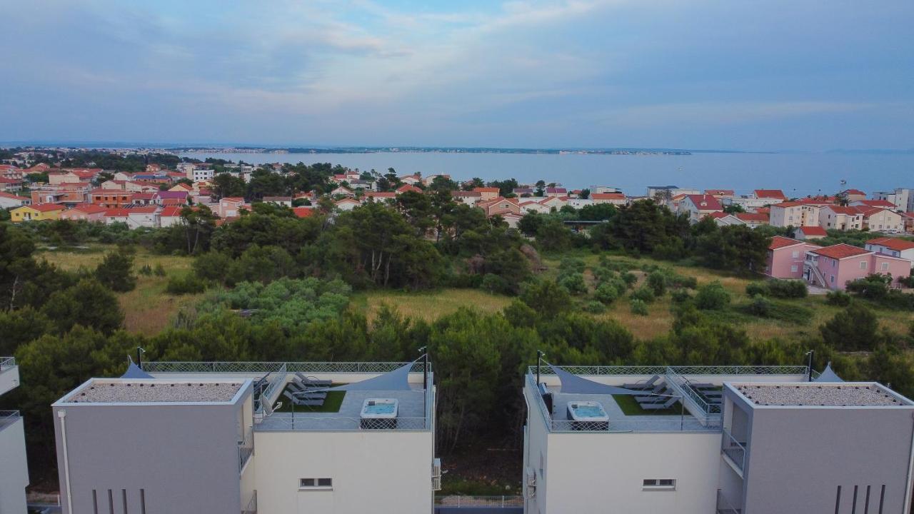 Number One Apartments Vir Luaran gambar