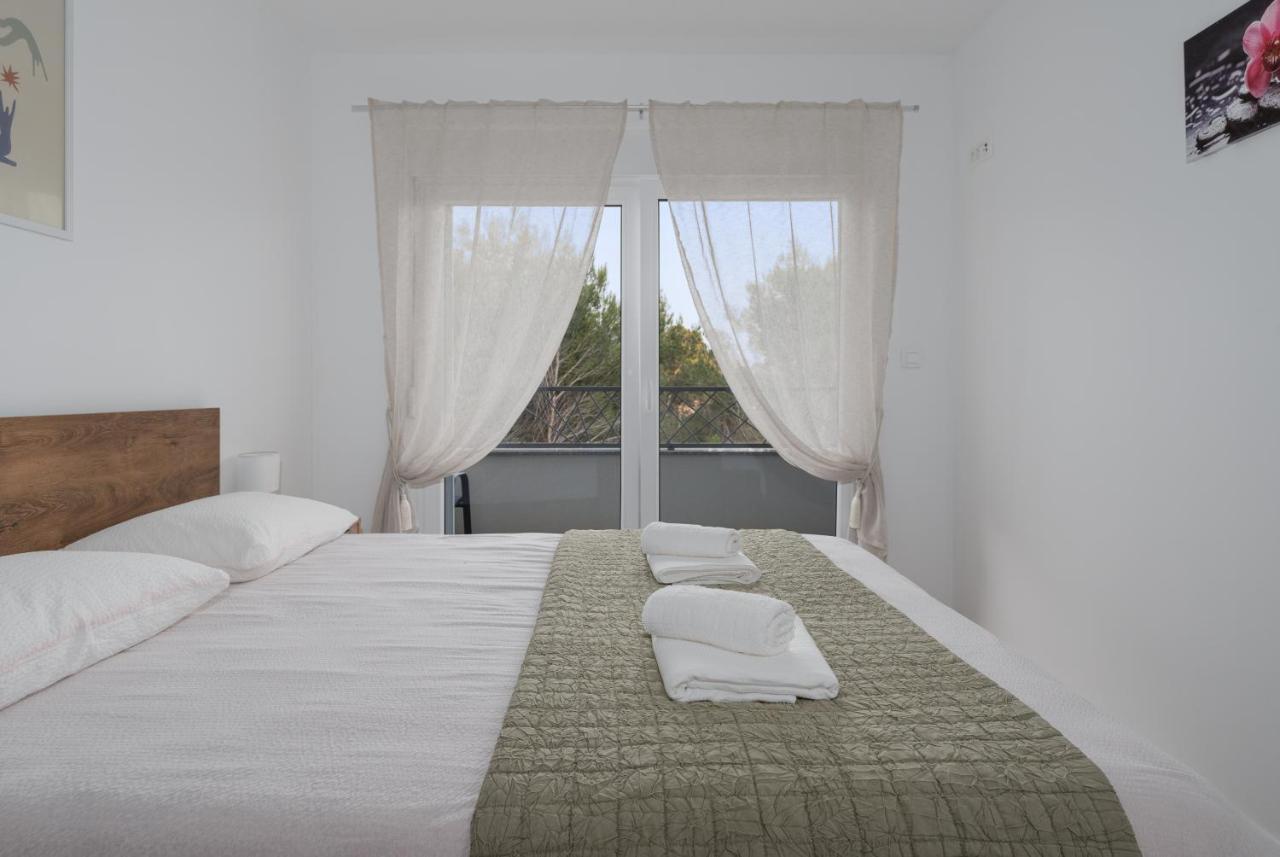 Number One Apartments Vir Luaran gambar