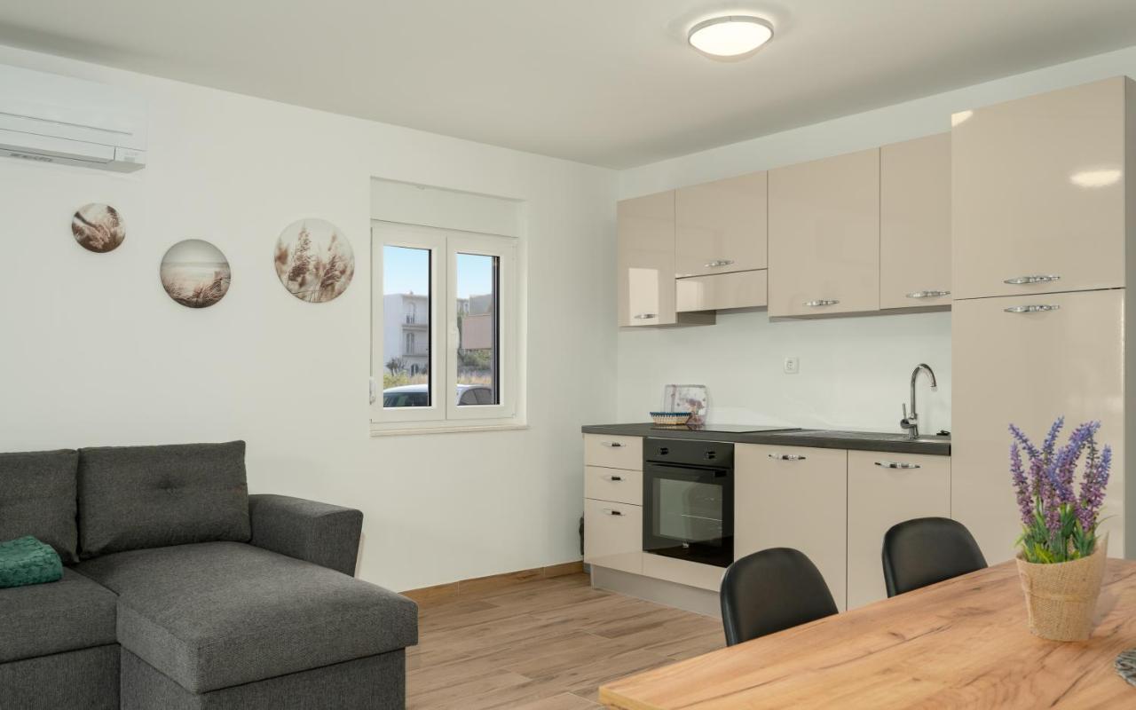 Number One Apartments Vir Luaran gambar