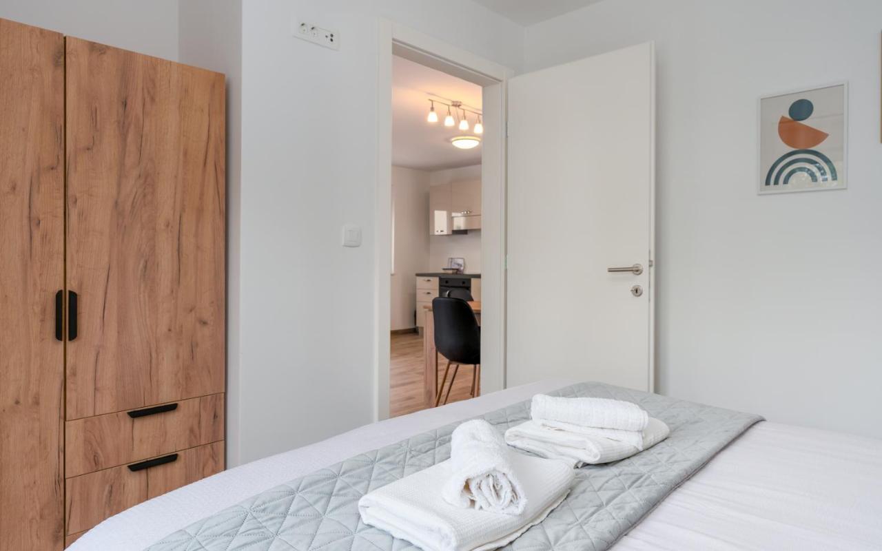 Number One Apartments Vir Luaran gambar