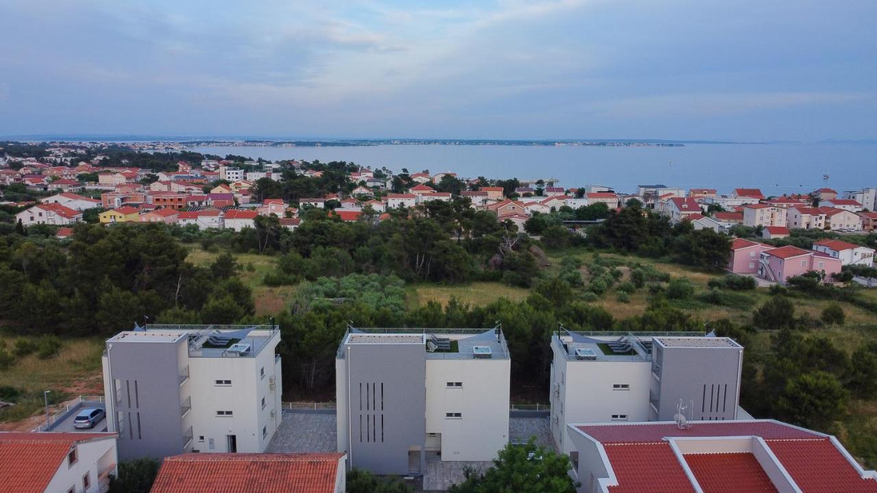 Number One Apartments Vir Luaran gambar
