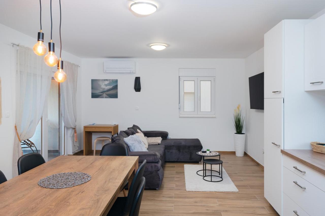 Number One Apartments Vir Luaran gambar