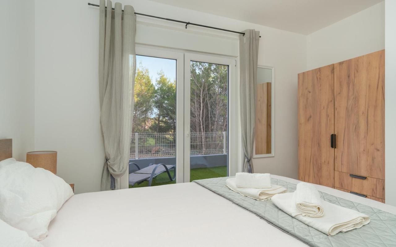 Number One Apartments Vir Luaran gambar