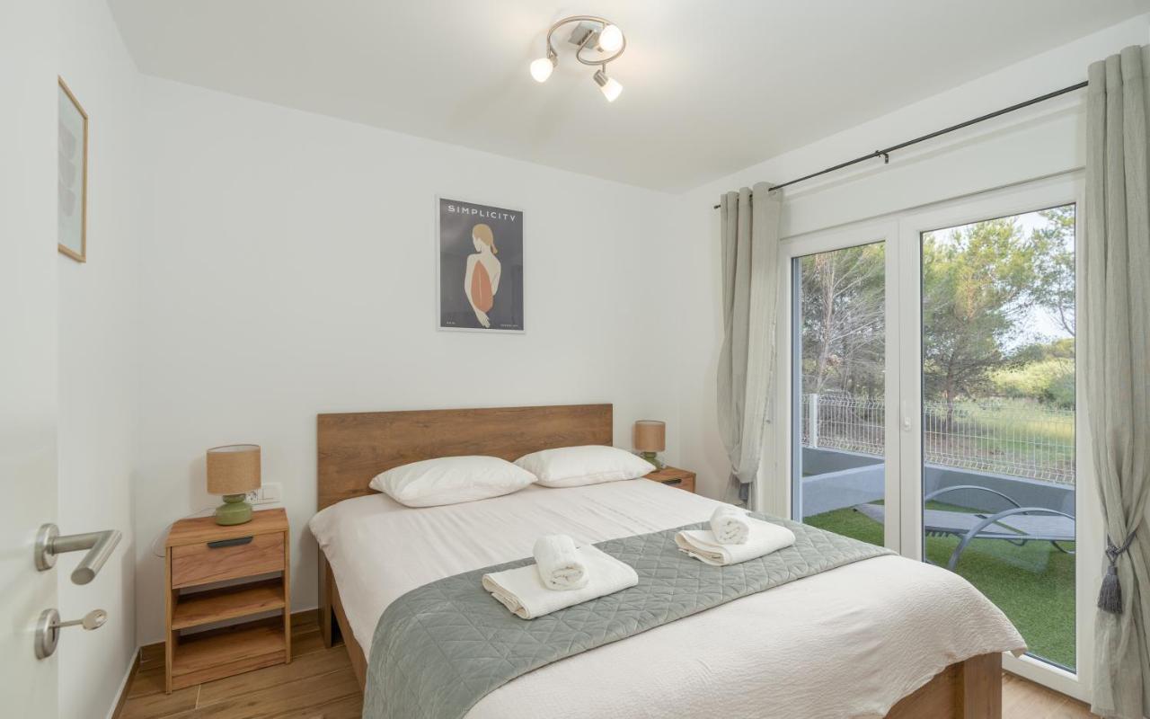 Number One Apartments Vir Luaran gambar