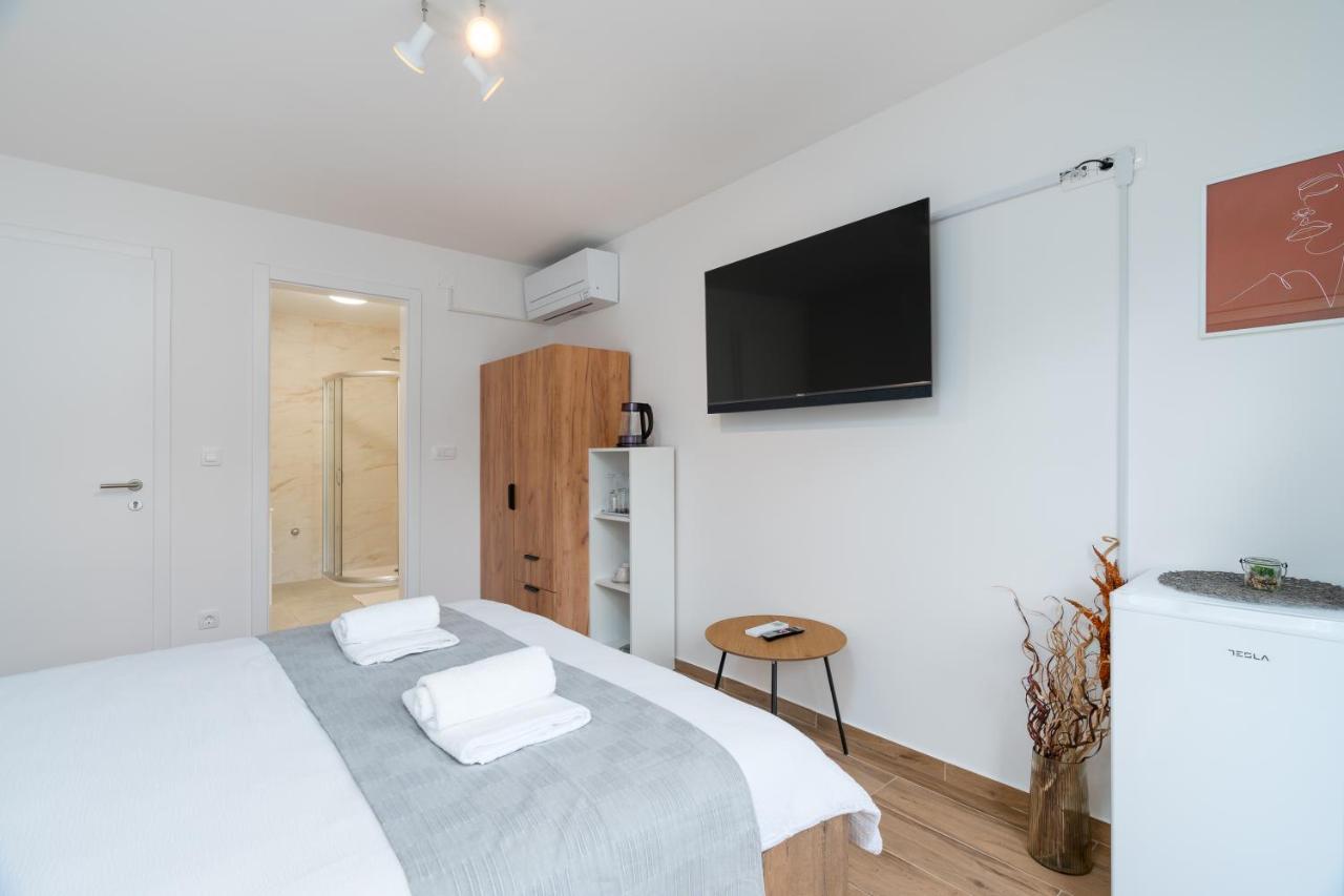 Number One Apartments Vir Luaran gambar
