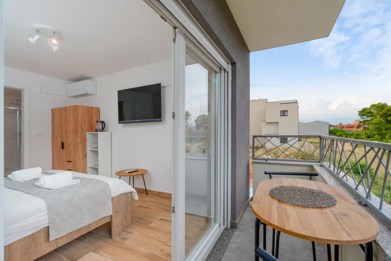 Number One Apartments Vir Luaran gambar