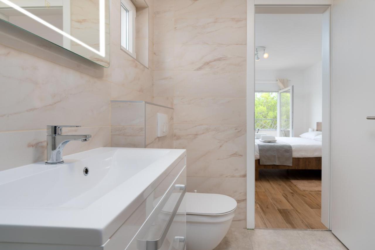 Number One Apartments Vir Luaran gambar