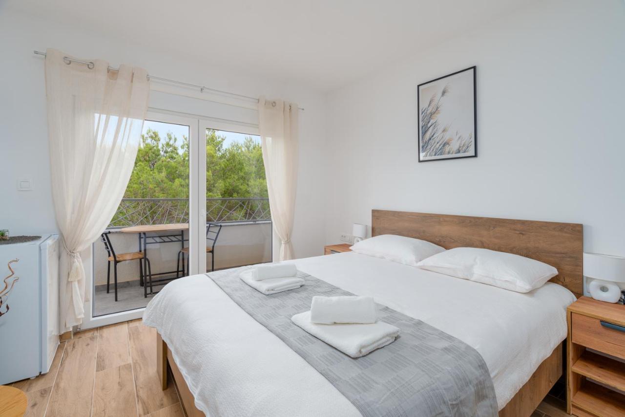 Number One Apartments Vir Luaran gambar