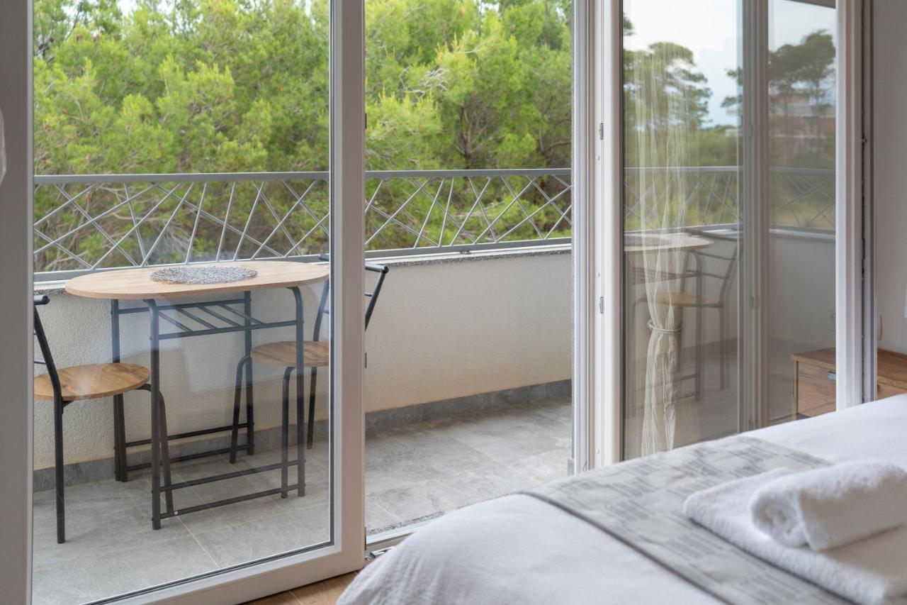 Number One Apartments Vir Luaran gambar