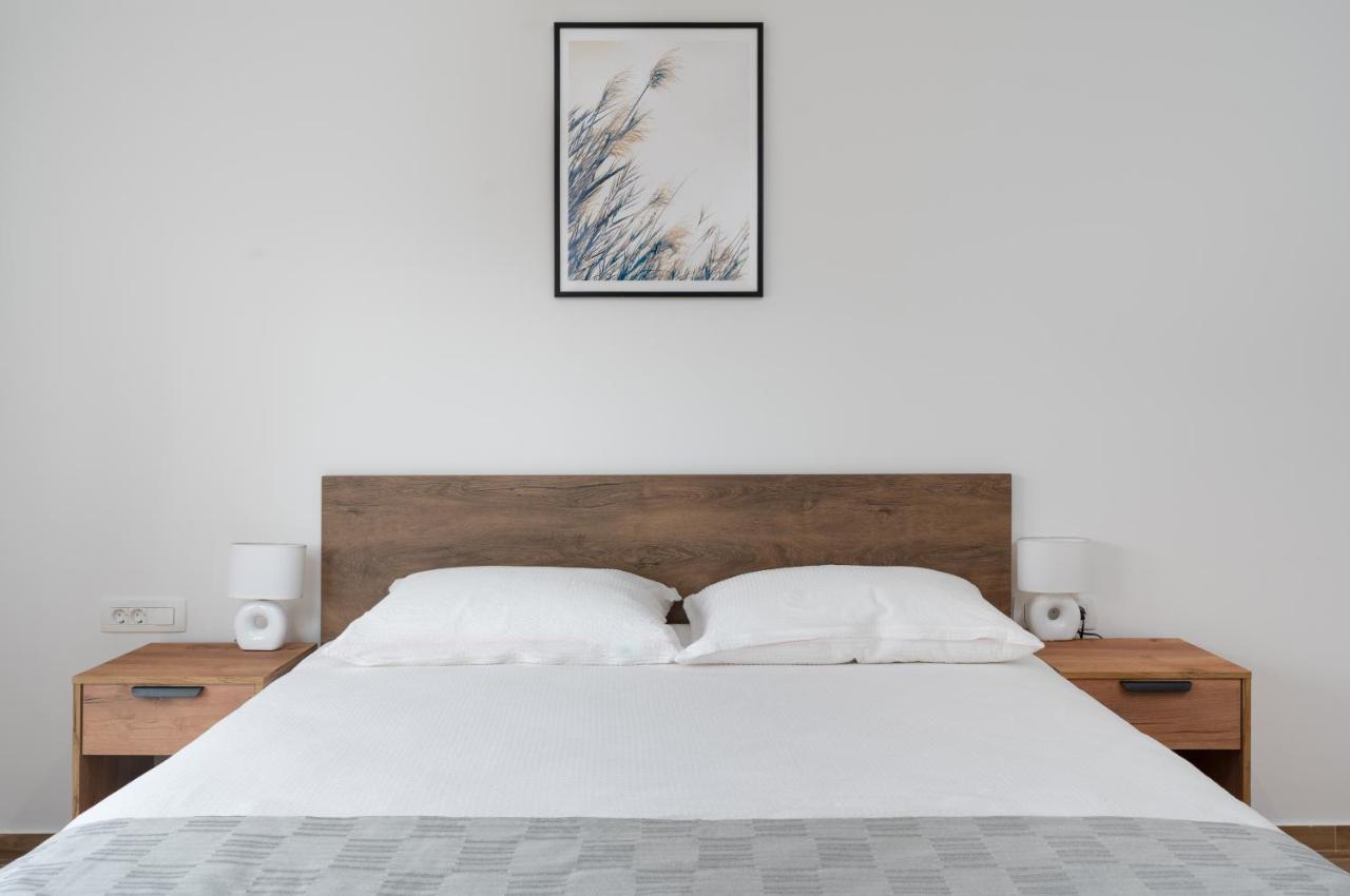 Number One Apartments Vir Luaran gambar