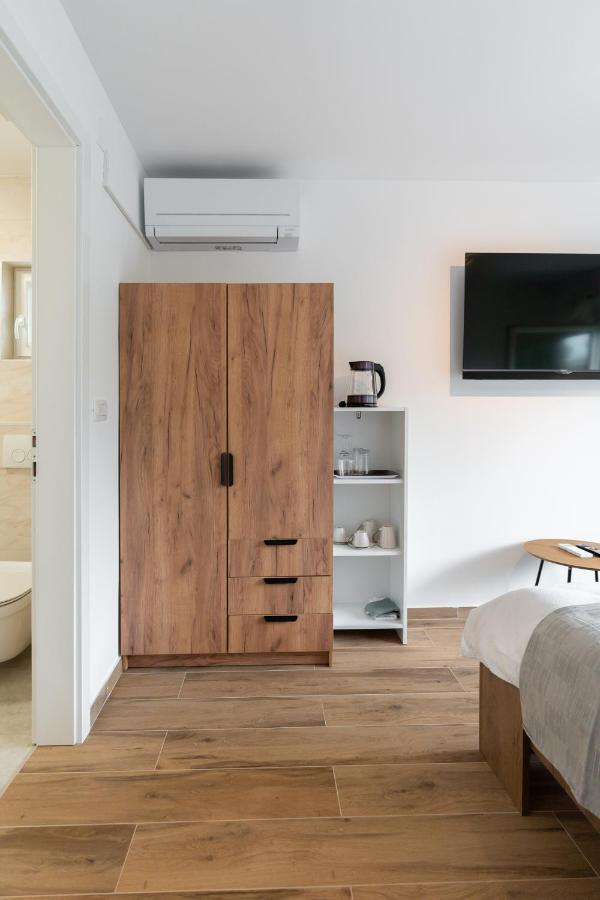 Number One Apartments Vir Luaran gambar